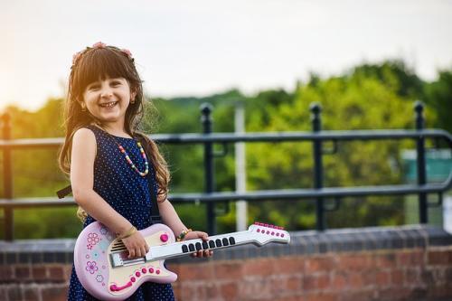 girl guitar link between creativity and happines