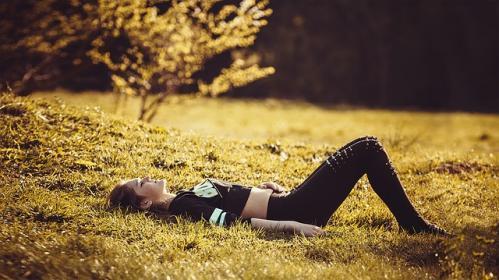 girl on the grass relaxation techniques for health